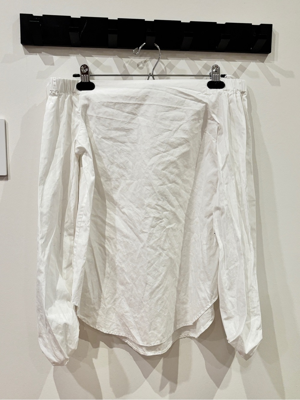 Aritzia Babaton White off shoulder Blouse